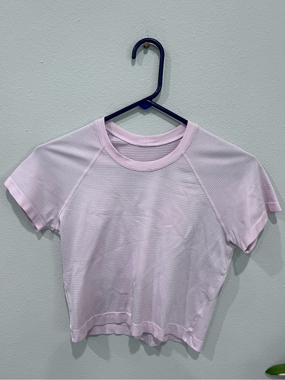 Lululemon Swiftly Tech Cropped Short-Sleeve
Shirt 2.0 | size 8 - Picture 2 of 2
